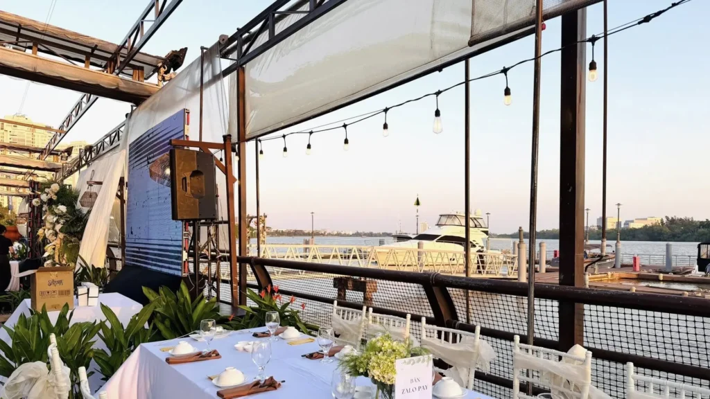 Tiec cuoi boathouse